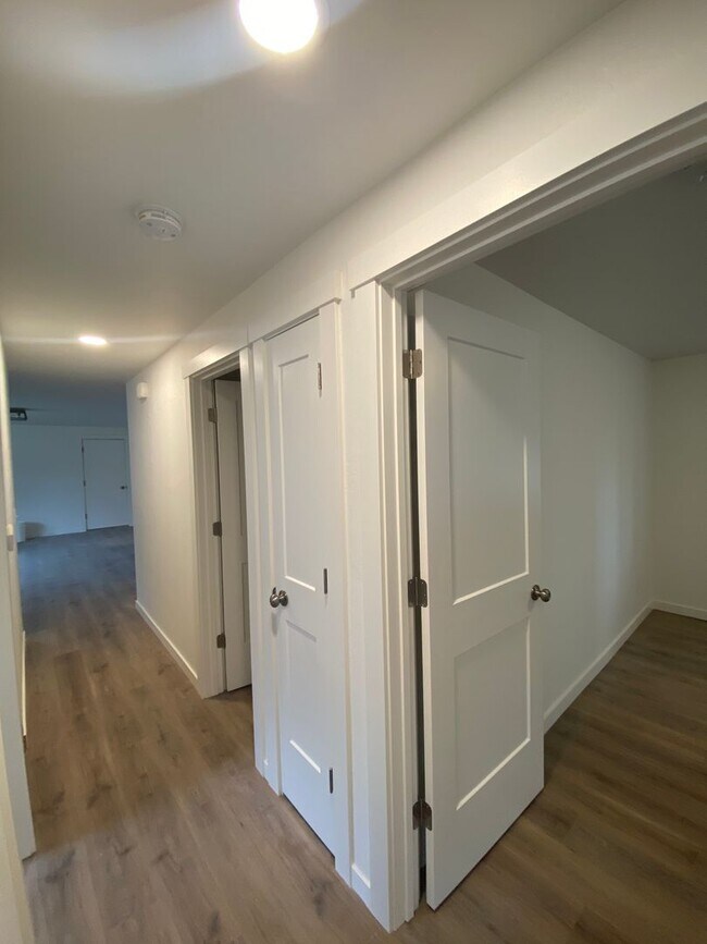 Building Photo - SINGLE FAMILY HOME ON BELMONT (P#120)