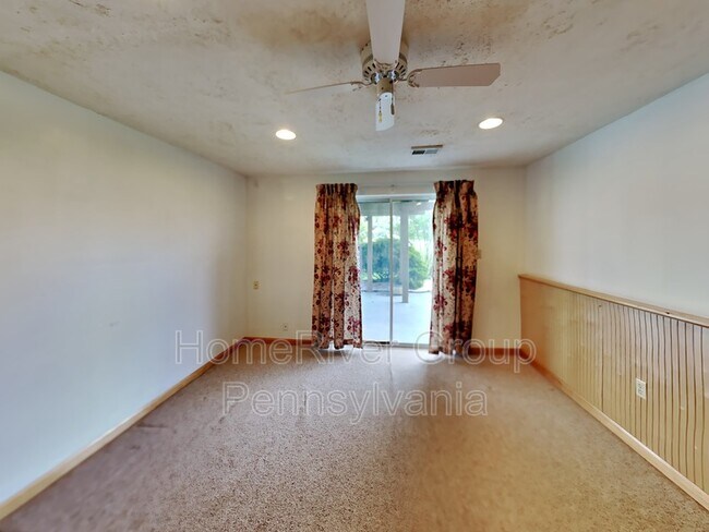Building Photo - 619 Carters Grove Dr