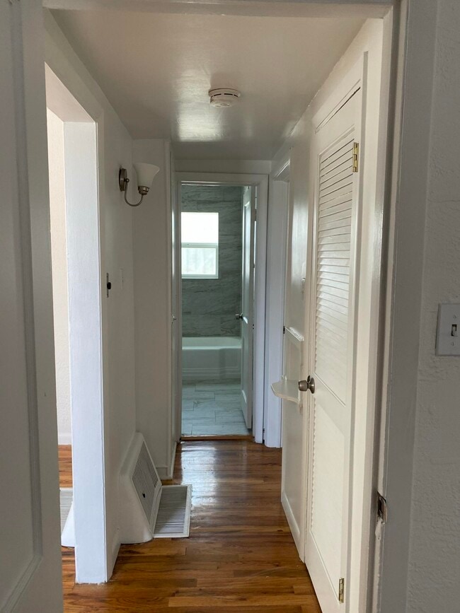 Building Photo - 613 Olson St