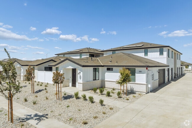 Building Photo - Ranch West