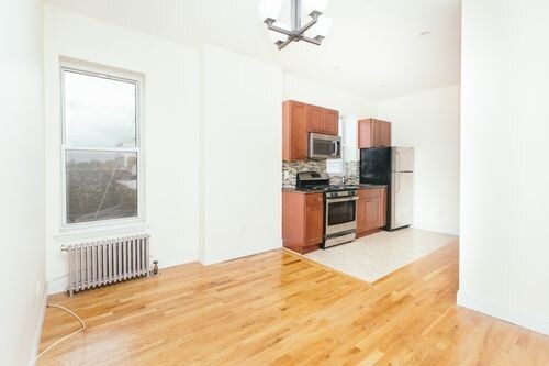 Primary Photo - 305 Clarkson Ave