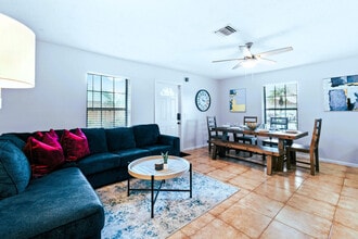 Building Photo - 9130 E Highland Pines Blvd