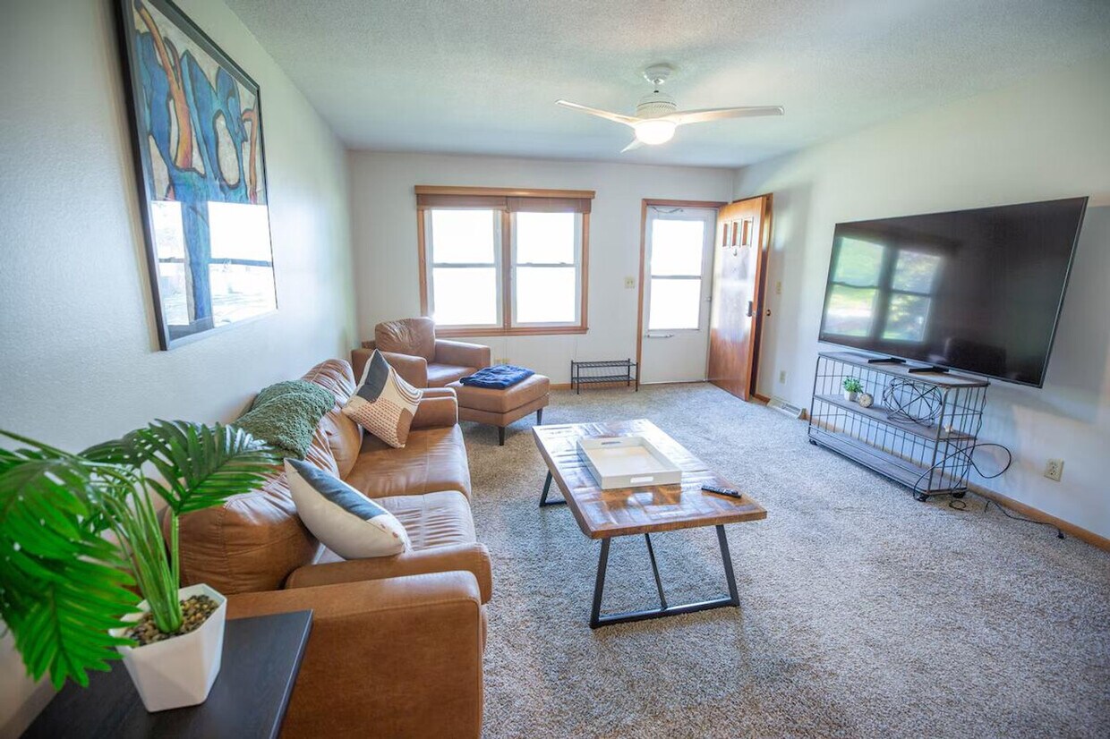 Foto principal - 202 NW Sharmin Dr