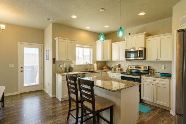Foto del edificio - Like new in Ventana! 4 bedroom,3 bath, fen...