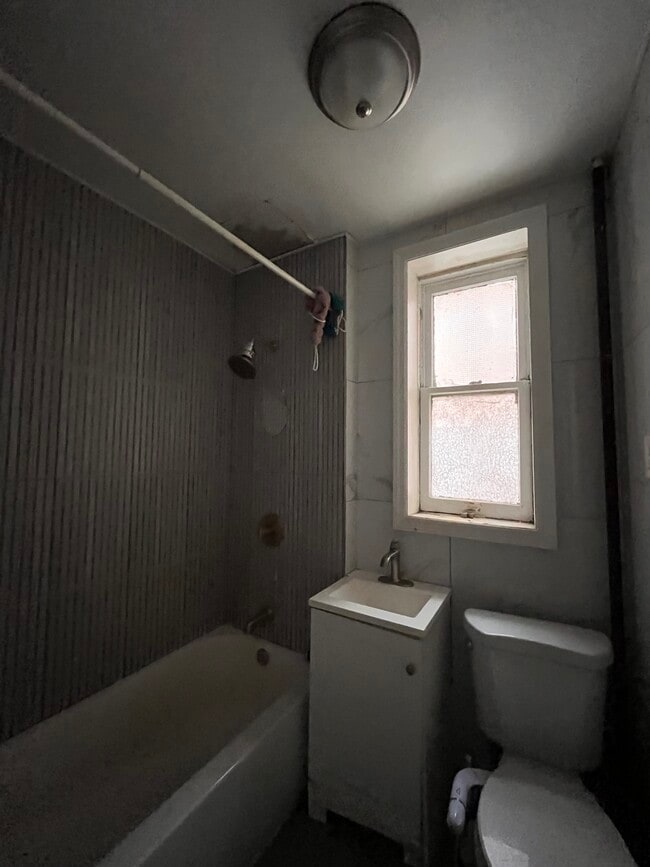 Building Photo - 32 Sherman Pl