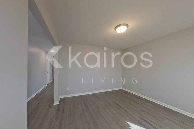 Building Photo - 633 Canal St