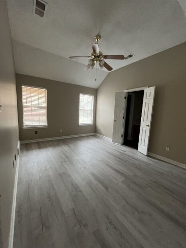Building Photo - Charming 3-Bedroom Home in Memphis – Styli...