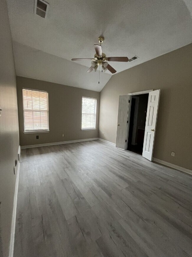 Foto del edificio - Charming Family Home in Memphis – Space, S...