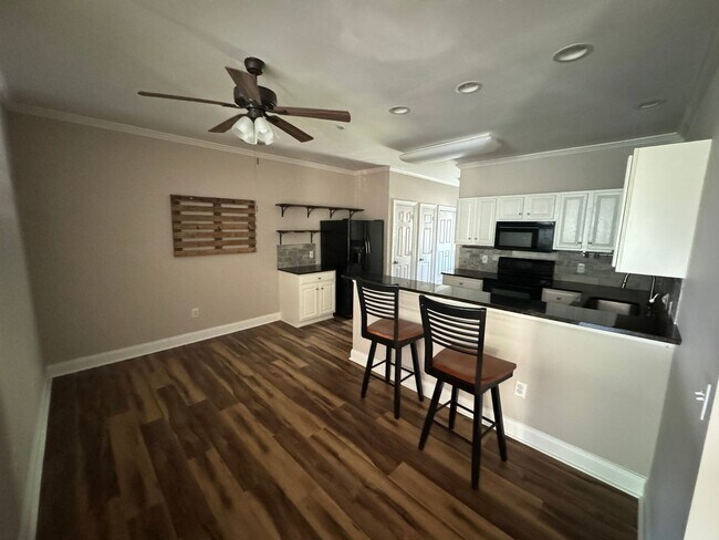 Building Photo - Beautiful 2 bed 2 bath Condo - In Great Lo...