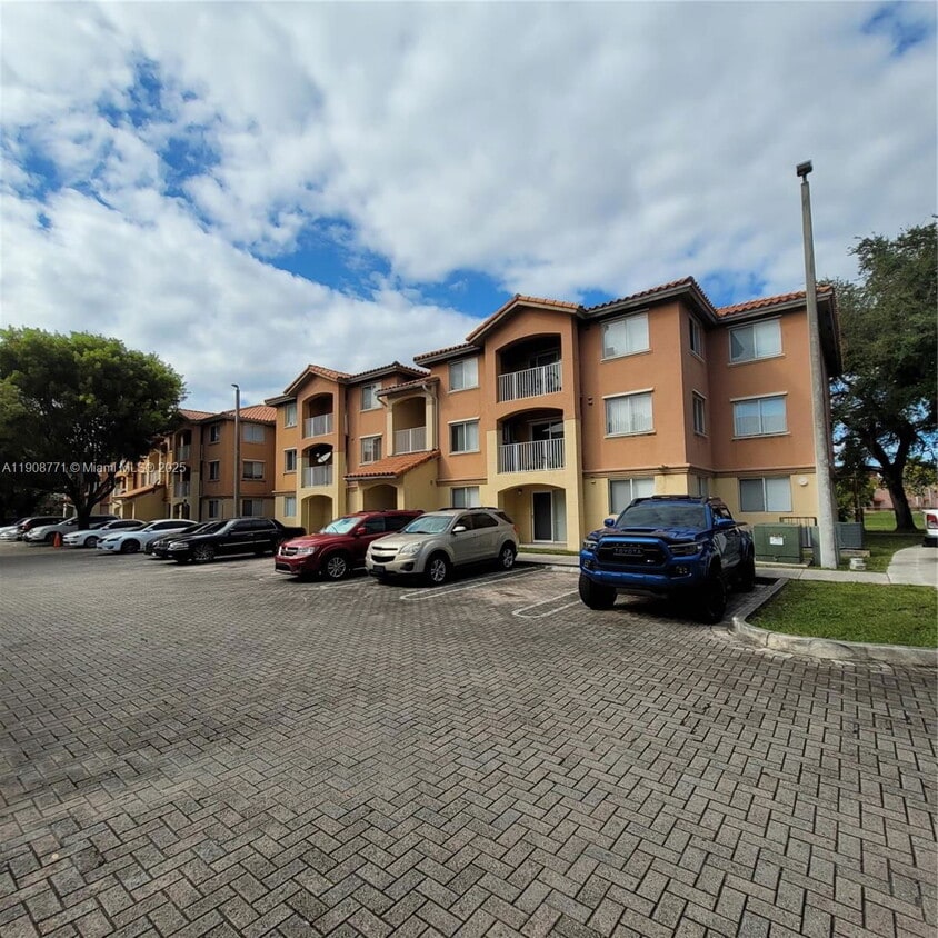 Foto principal - 17612 NW 25th Ave