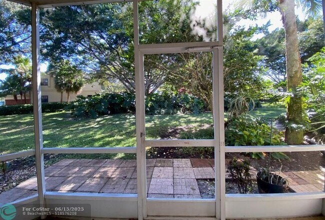 Foto del edificio - 9208 NW 9th Ct