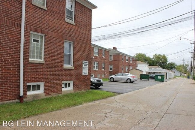Building Photo - 120-222 S 76th St