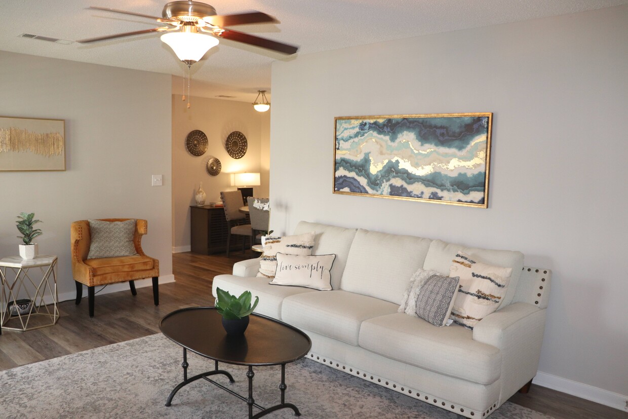 Foto principal - Laurelwood Apartment Homes