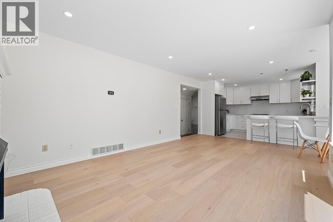 Building Photo - 4522 Watling St