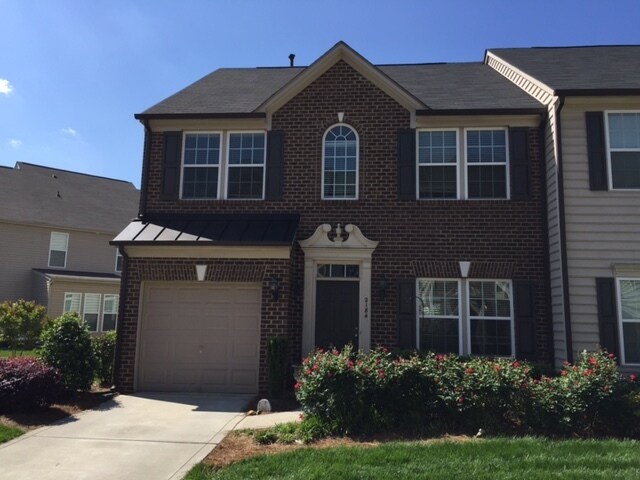 Foto principal - Park South Station Townhome - End Unit