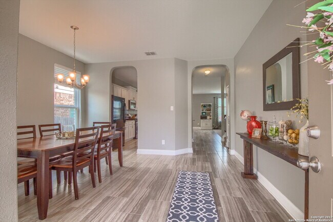 Foto del edificio - IMMACULATE HOME IN ALAMO RANCH AT 50% OFF THE 1ST MONTH'S RENT!!!