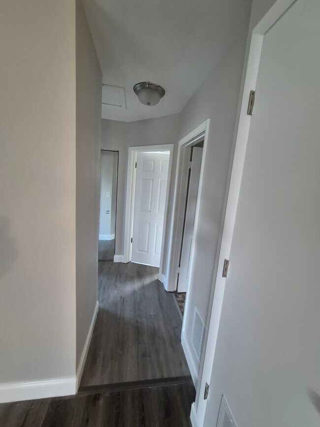 Foto del edificio - 7071 Holiday Dr