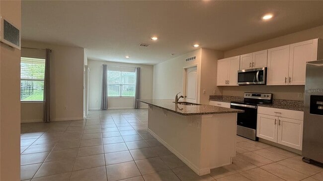 Building Photo - 435 Anne St