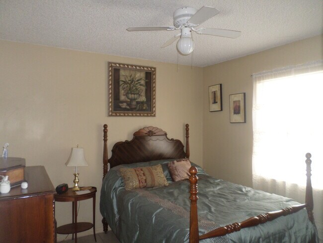 Foto del edificio - 795 N Lake Howard Dr