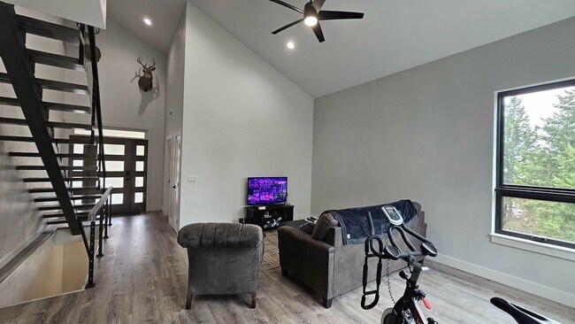 Foto del edificio - Fully furnished town home in Bigfork