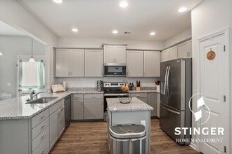 Building Photo - 19 Seneca Wy