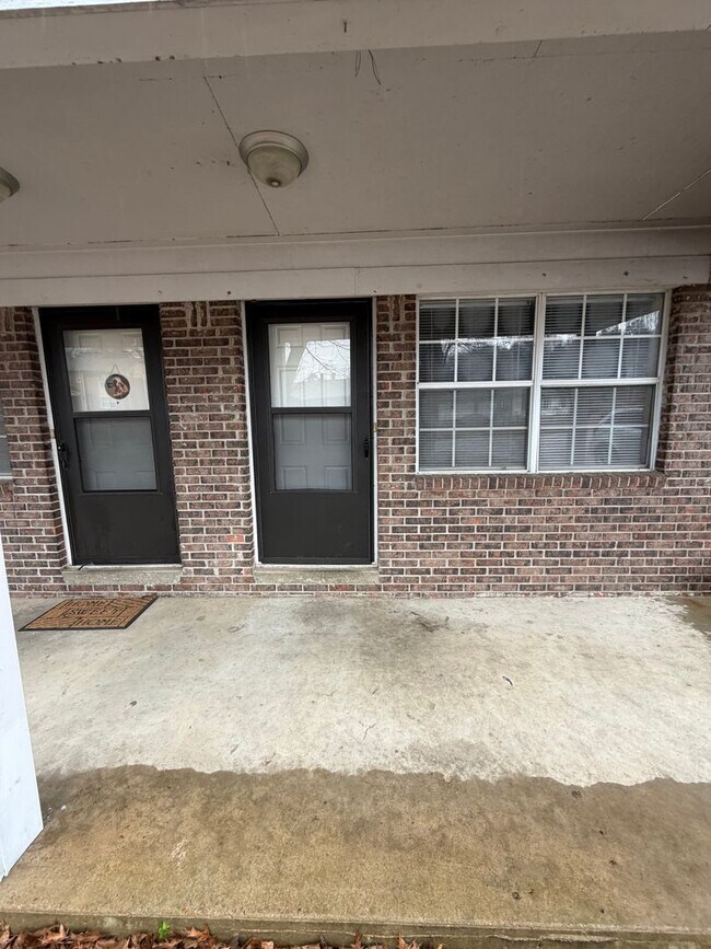 Building Photo - 16 Camelot Cove