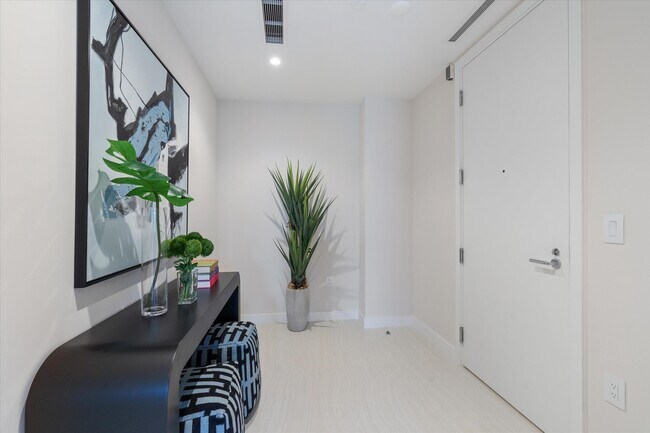 Foto del edificio - 220 SE Mizner Blvd