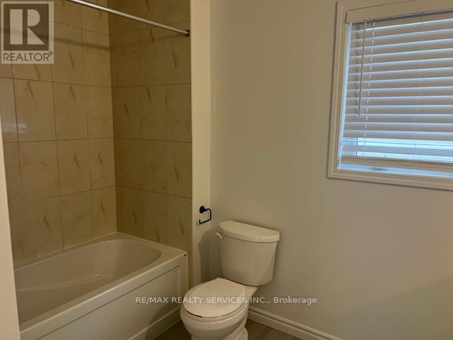 Building Photo - 920 Tartan Ct