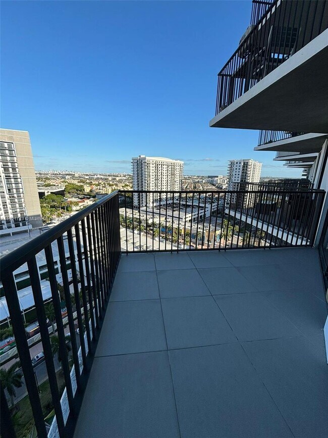Foto del edificio - 5300 Paseo Blvd