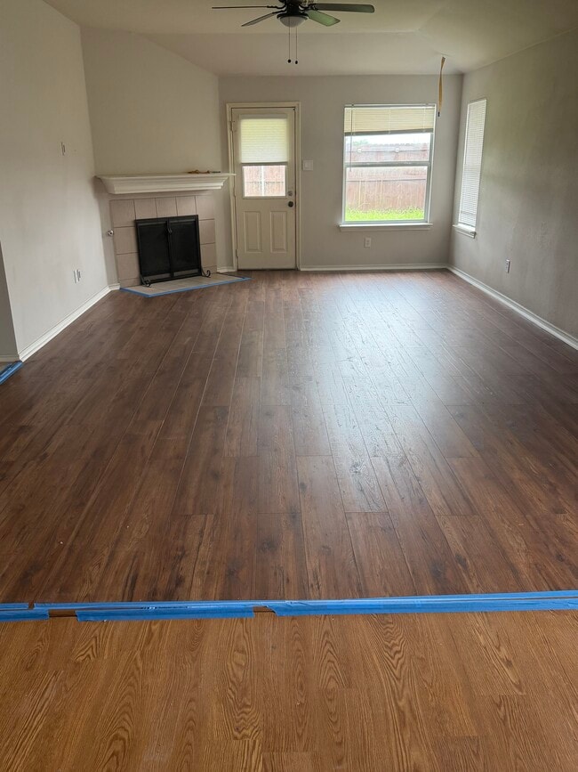 Building Photo - 6900 Oak Falls Dr
