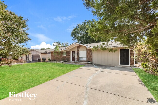 Building Photo - 1406 Ridgecrest Dr