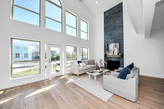 Foto del edificio - 300 Narcissus Rd