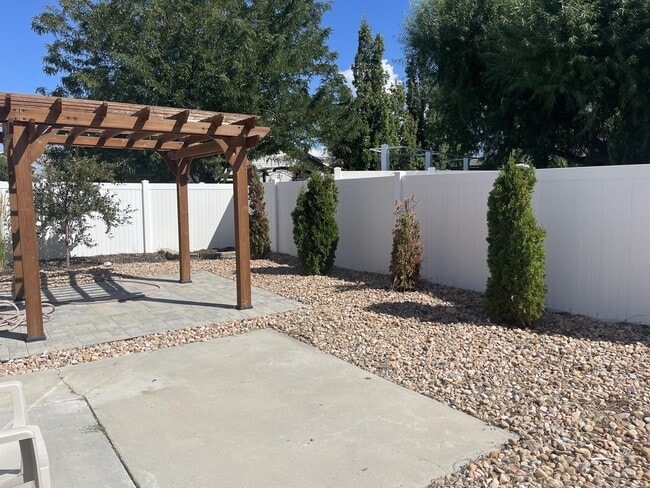 Foto del edificio - 754 N Bradford Dr