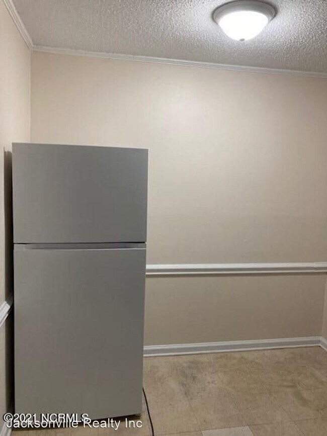 Building Photo - 2 br, 1 bath House - 724 New River Drive