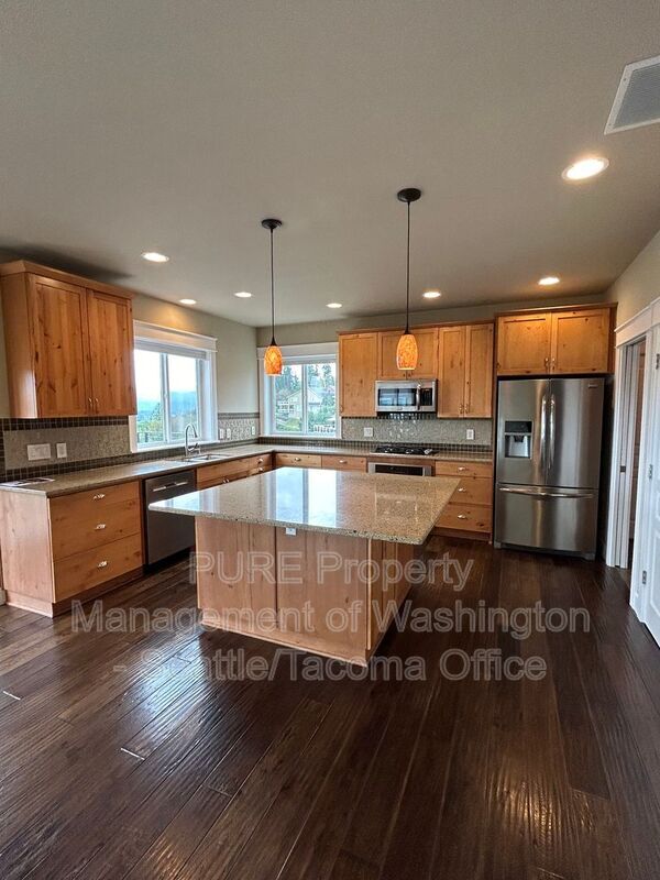 Building Photo - 16801 140th Ave E