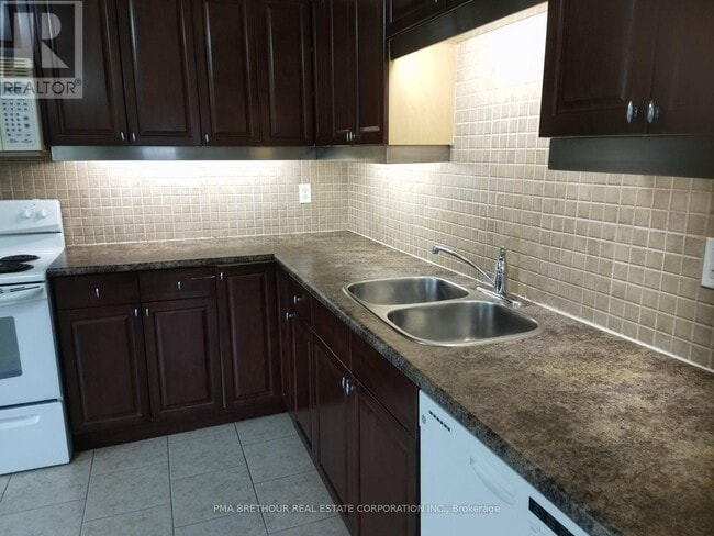 Building Photo - 161 Henderson Ave