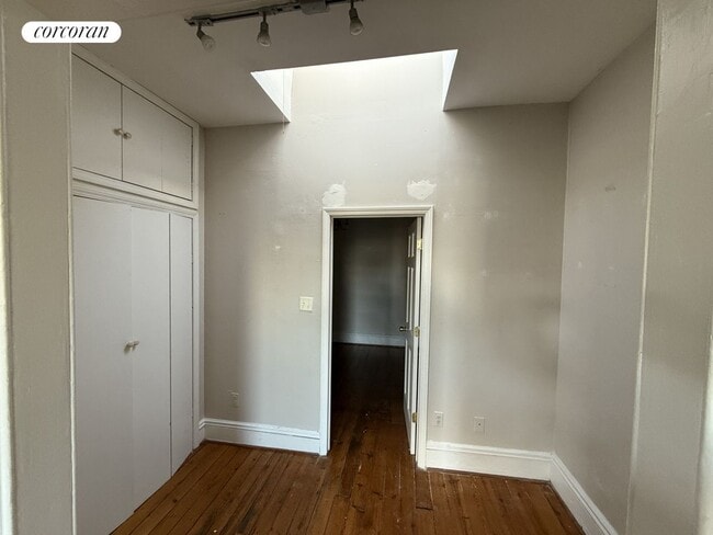 Building Photo - 715 Sackett St