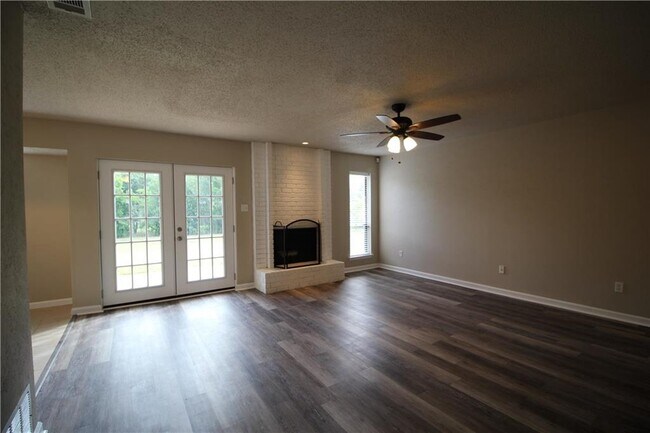 Building Photo - 1509 Greenfield Dr
