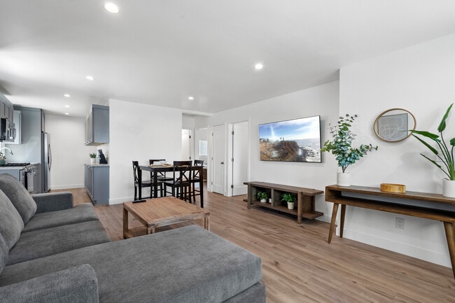 Foto del edificio - 15227 Freeman Ave