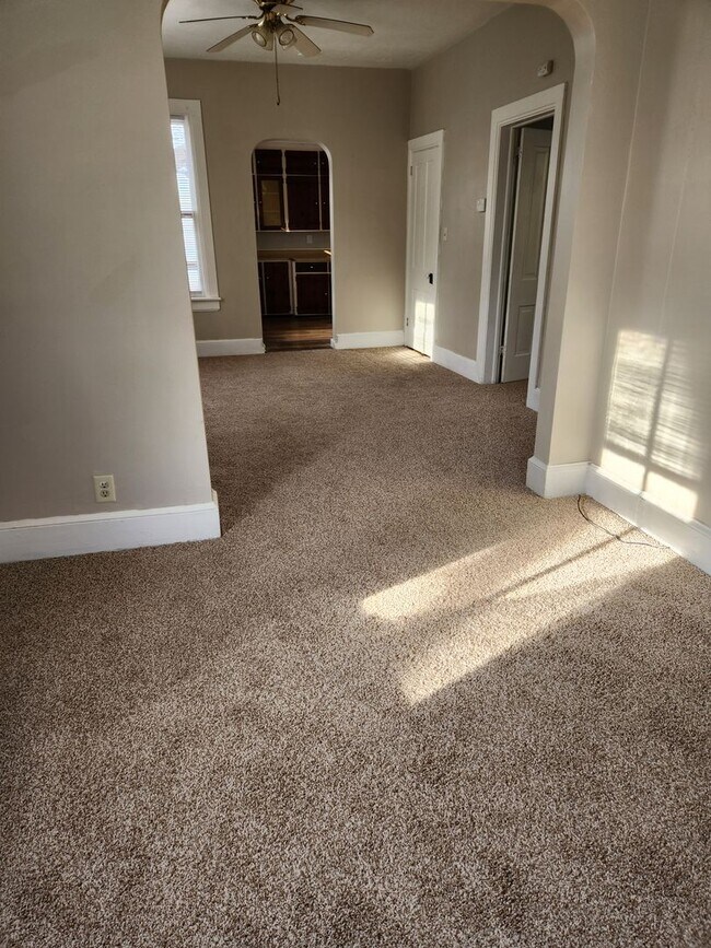 Building Photo - 2 bedroom home