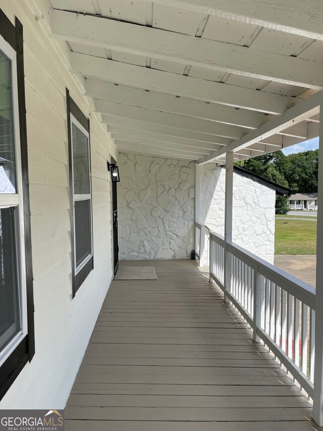 Building Photo - 235 Deerfield Dr