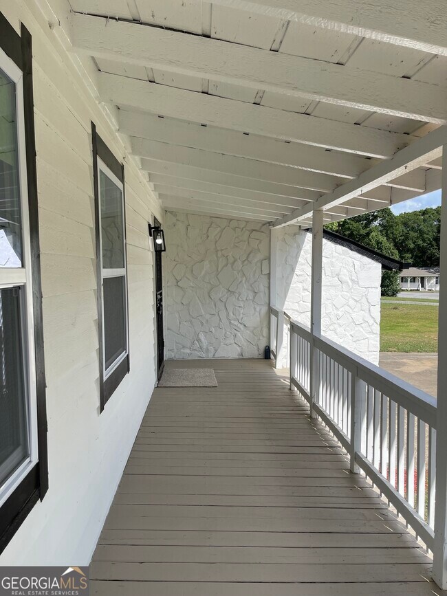 Foto del edificio - 235 Deerfield Dr