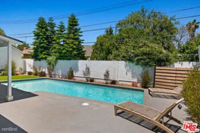 Foto del edificio - 3 br, 2 bath House - 13239 Cumpston St