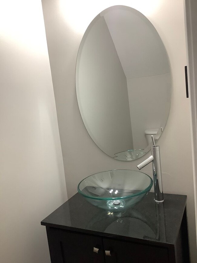 Building Photo - 2 bedrooms - 2 1/2 bath townhome - newly remodeled