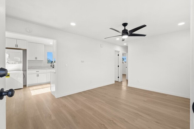 Building Photo - 4082-4084 Chamoune