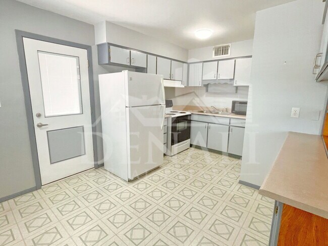 Foto del edificio - 1515 W Huntington Dr