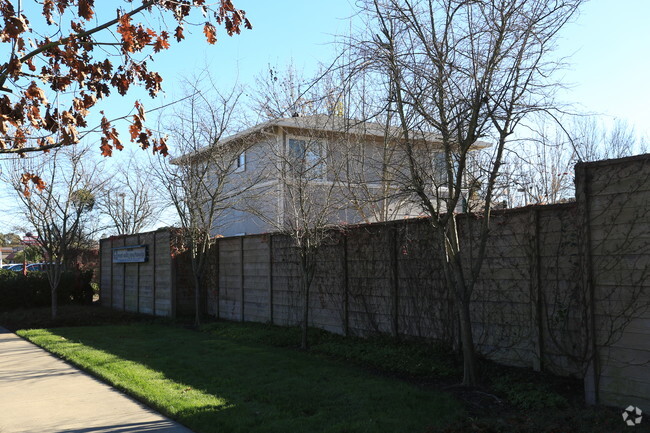 Building Photo - West Oaks Apartments