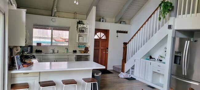 Foto del edificio - 3 bedroom, 2 bathroom in Twin Peaks