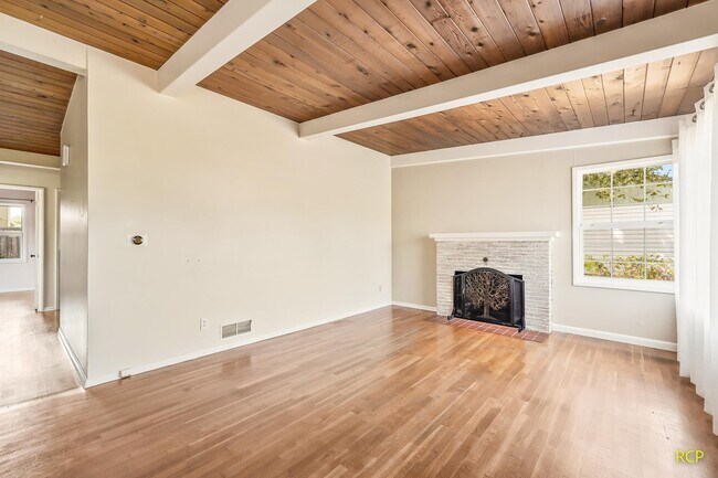 Building Photo - 609 SE 112th Ave