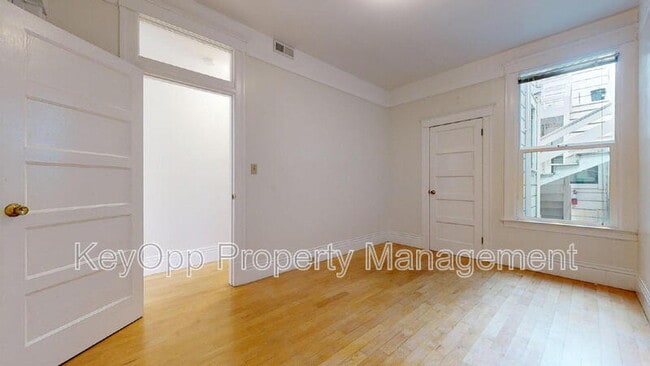 Building Photo - 2136 Hayes St